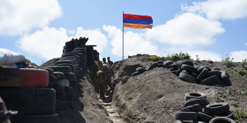 Armenia confirmó 49 soldados muertos por un bombardeo de Azerbaiyán  