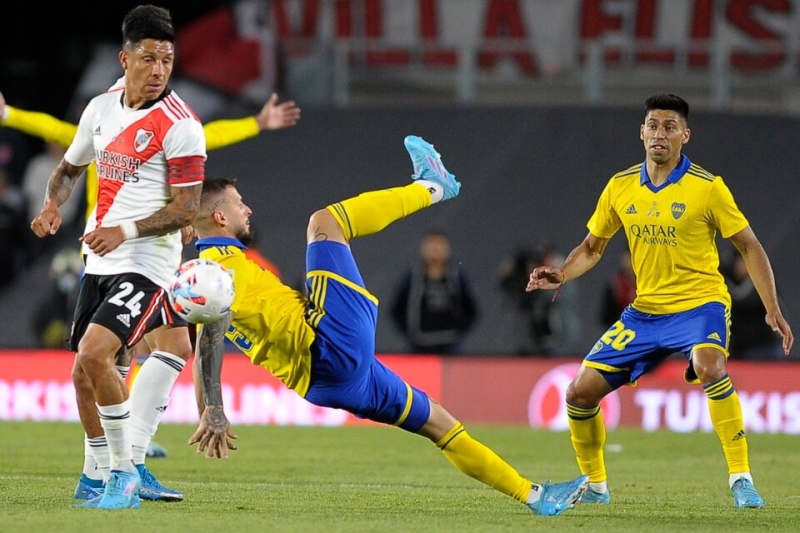 Boca y River frenan al país