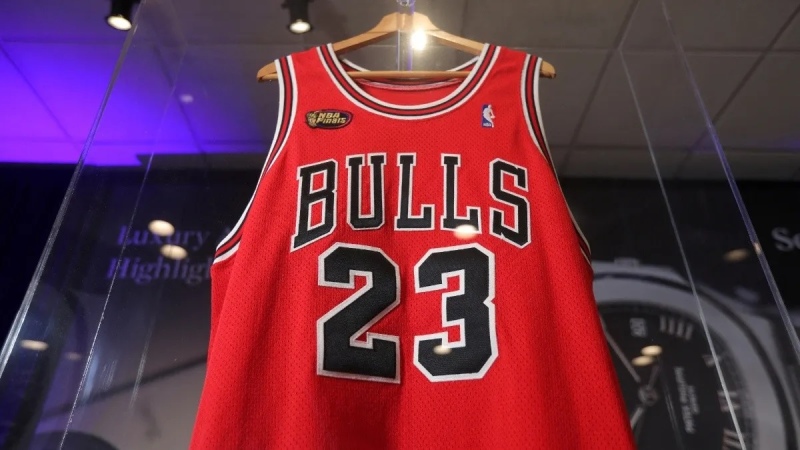 Subasta récord por una camiseta de Michael Jordan