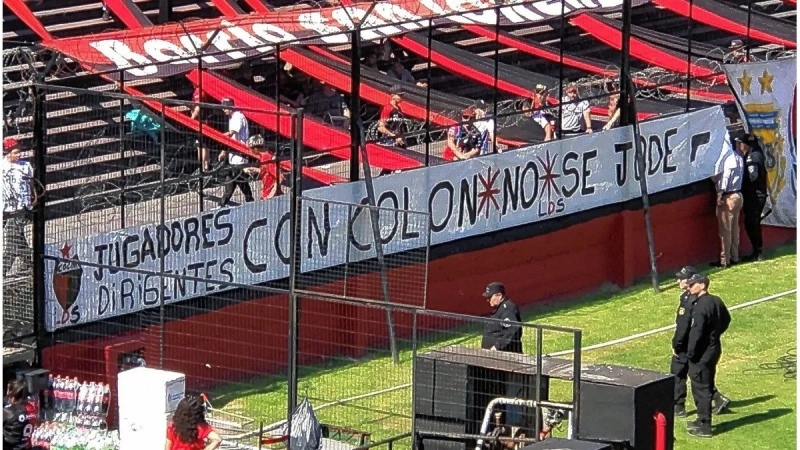 Ambos dirigentes reconocieron que le pagaban a la hinchada y los mandaron a apretar al plantel