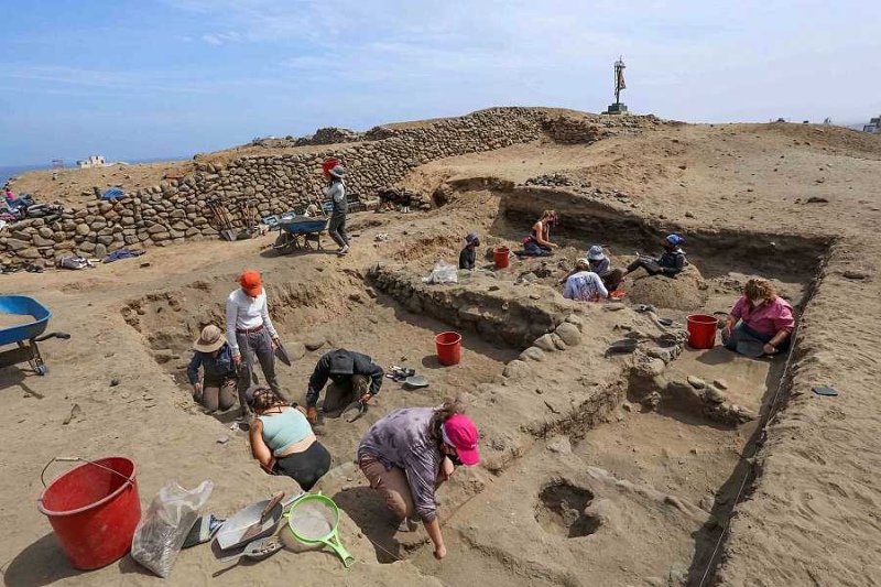 Encontraron 76 tumbas de nenes en Perú