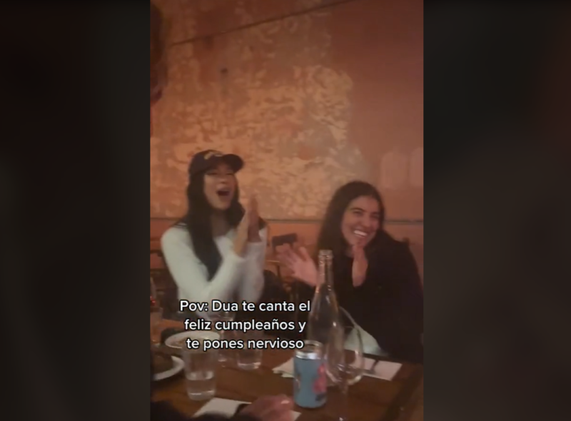 Dua Lipa le cantó el feliz cumpleaños