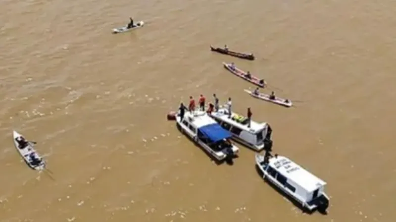 Un barco de pasajeros clandestino naufragó y dejó 14 muertos y 26 desaparecidos