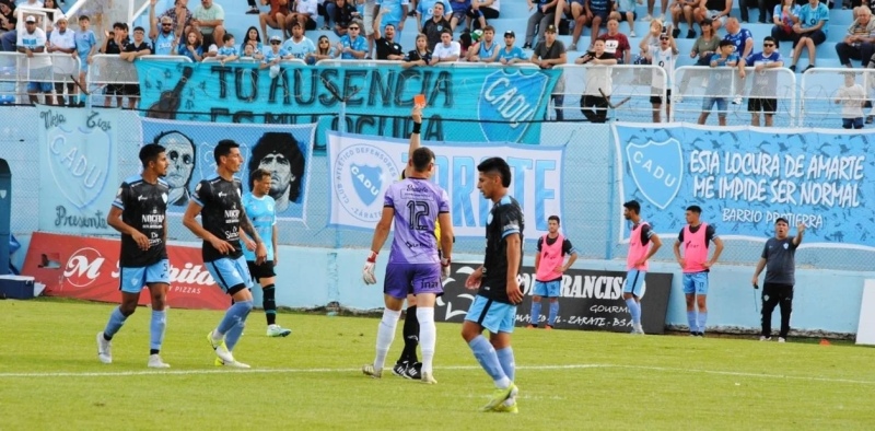 Nunca visto: un equipo del ascenso usó cuatro arqueros en un mismo partido