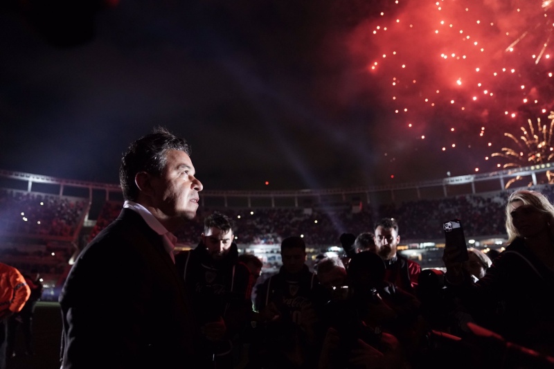 El Muñeco dirigió su último partido en el Monumental y después fue homenajeado