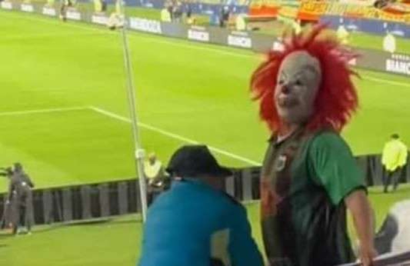 El payaso de IT modo barrabrava