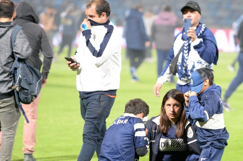 Se suspendió el partido por disturbios fuera de la cancha