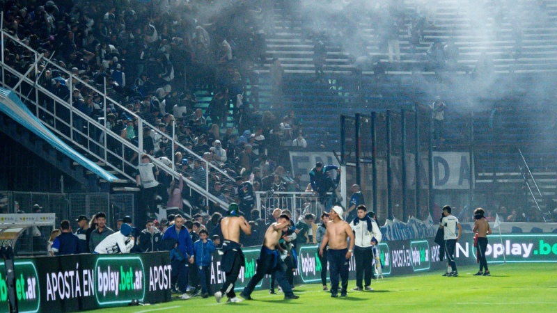 Tras la suspensión del partido en La Plata, Atlético Tucumán quedó 1º en el campeonato con un partido más