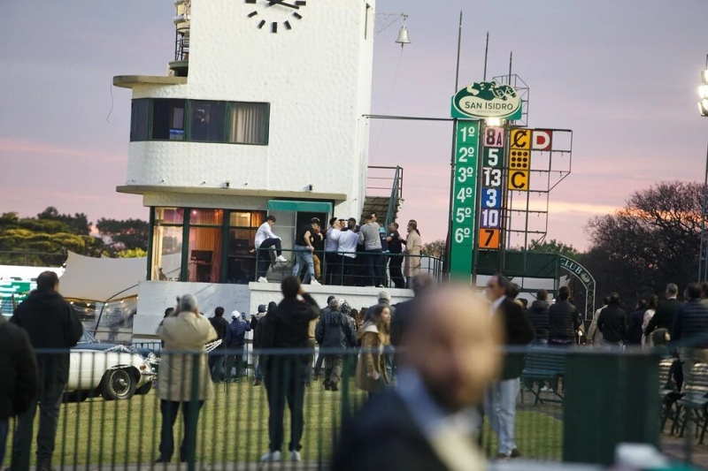 Un fallo en una carrera provocó incidentes en el Hipódromo de San Isidro