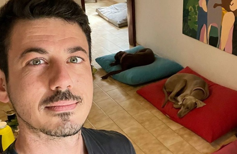 Es veterinario y armó un hostel para perros