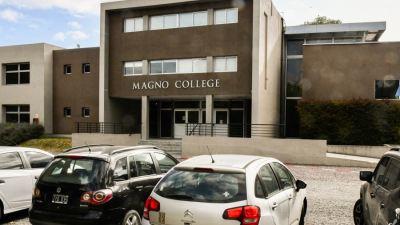 Padres del Magno College denuncian amenazas