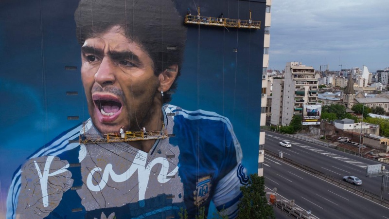 Mural gigante de Diego en Constitución