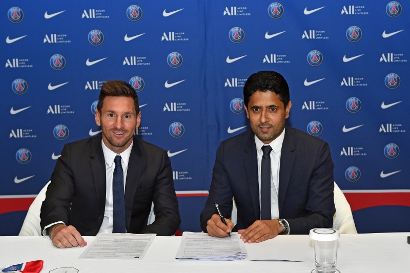 Leo Messi junto a Nasser Nasser Al Khelaifi, dueño del PSG