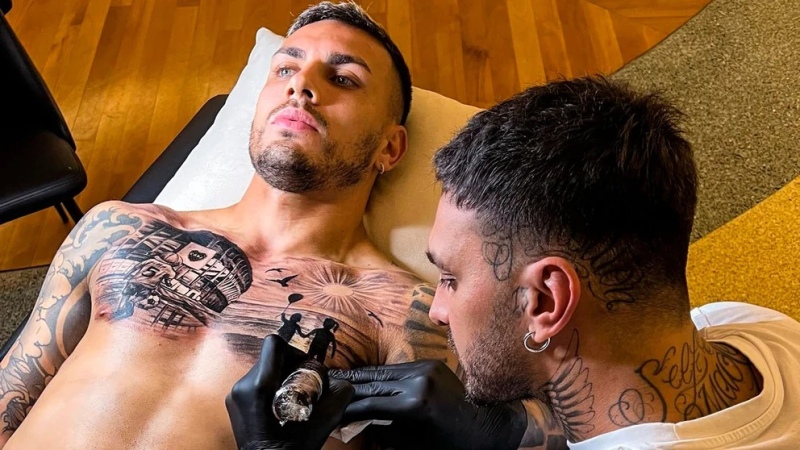 El nuevo tatuaje bostero de Leo Paredes 