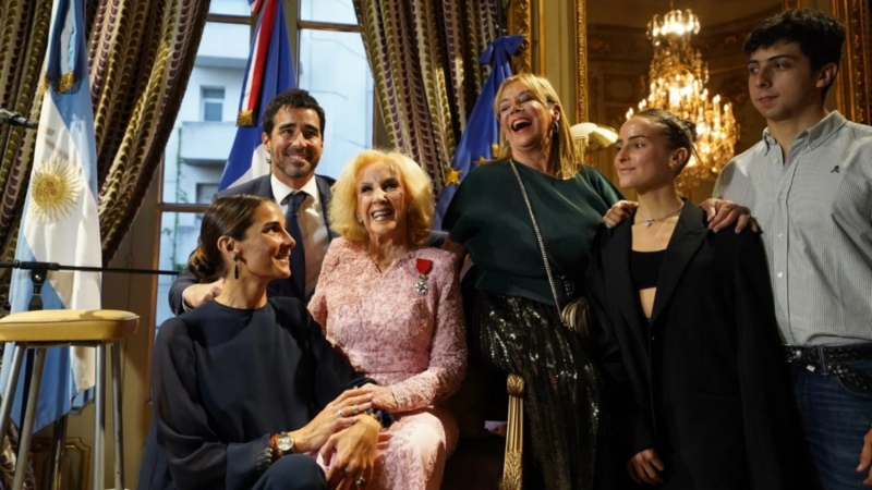 Mirtha recibió la distinción francesa de Legión de Honor