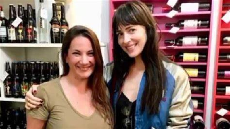 Dakota Johnson en Argentina, de compras por San Telmo