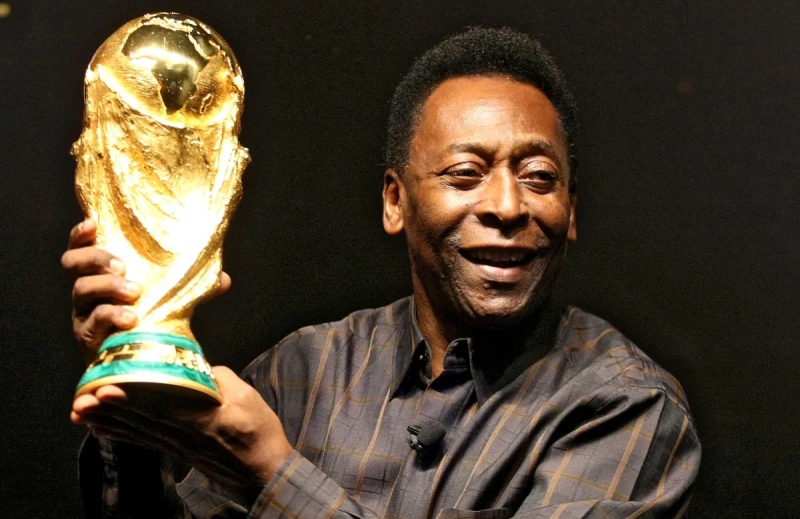 Pelé fue internado de urgencia