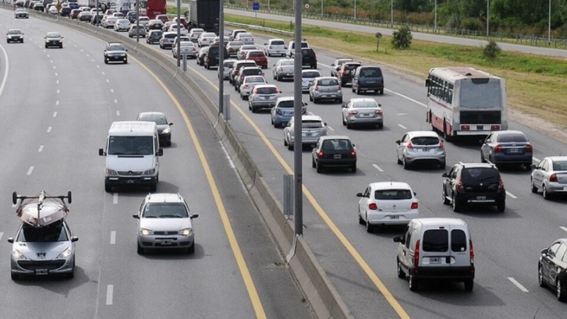 Finde XXL: miles de autos salieron rumbo al mar