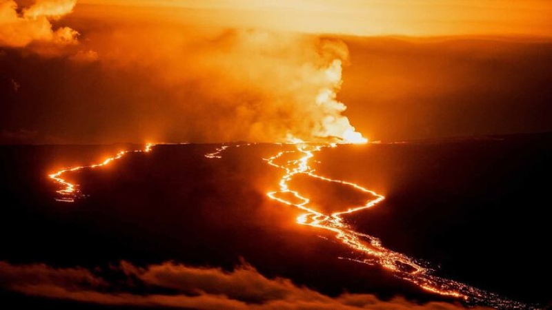 Alerta máxima en Hawaii por el volcán Mauna Loa, el más grande del mundo