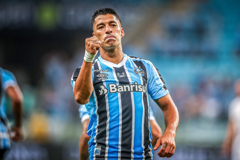 Tremendo debut de Luis Suárez en Gremio: tres goles en 37 minutos