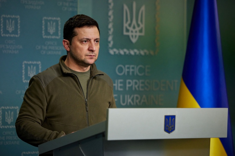 Volodimir Zelensky: ”Necesitamos armas”