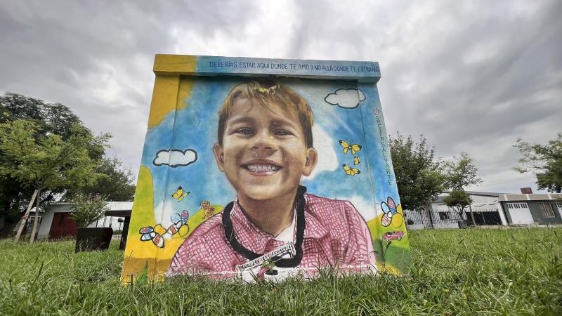 El emocionante mural de Lucio Dupuy: “Deberías estar aquí”