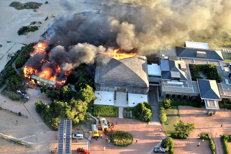 Un incendio consumió el famoso parador “La Susana”, en Punta del Este