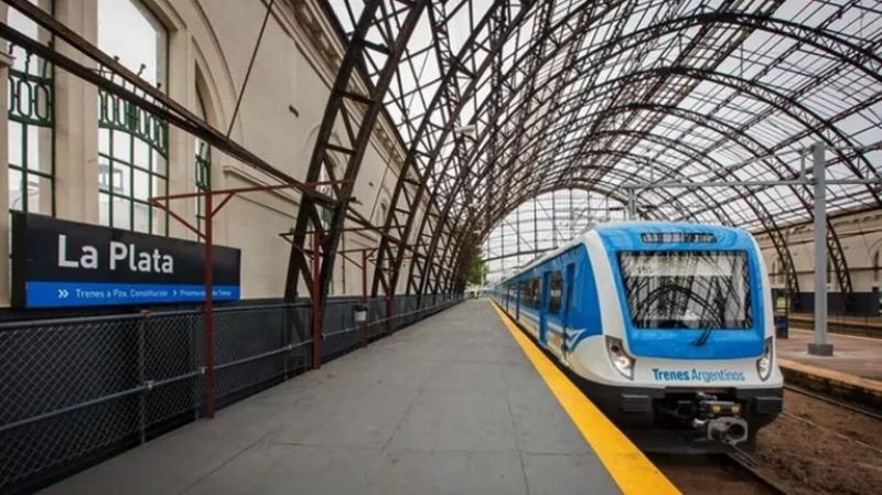 La policía encontró a dos hombres teniendo relaciones sexuales en una estación de tren