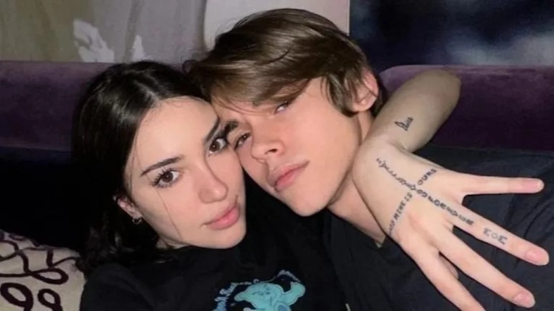 Felipe Fort y su novia se tatuaron sus mordidas