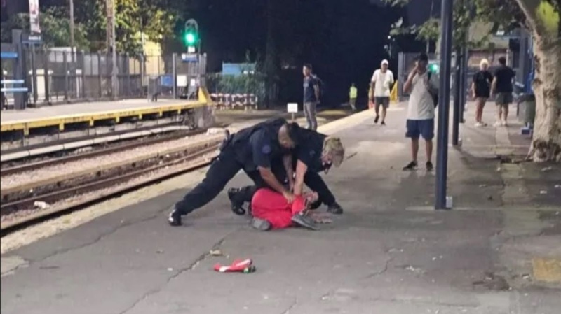 Amenazó con hacer volar una granada en la estación Flores