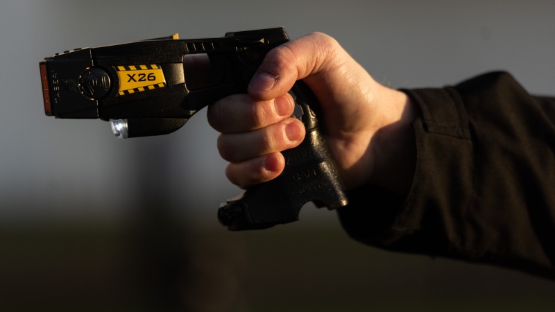 Nación autorizó la compra de pistolas Taser para la Policía de la Ciudad