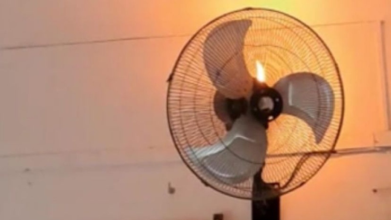 Ola de calor: un ventilador se prendió fuego en una escuela