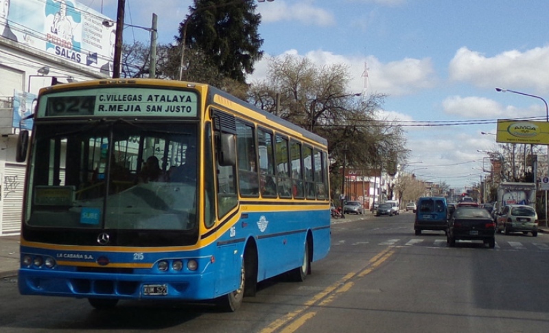 Le robaron a dos choferes y paran varias líneas de colectivos de La Matanza