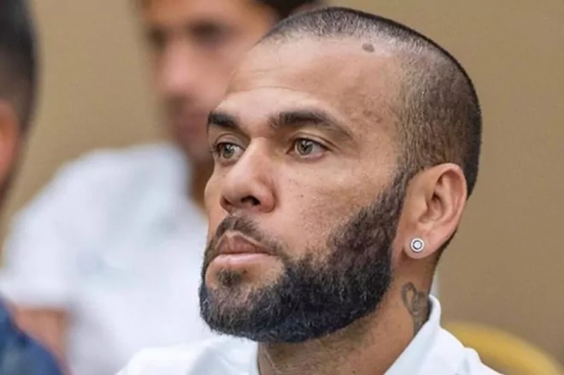 Dani Alves, polémico: ”Fui un cómplice de las ganas que ella tenía”