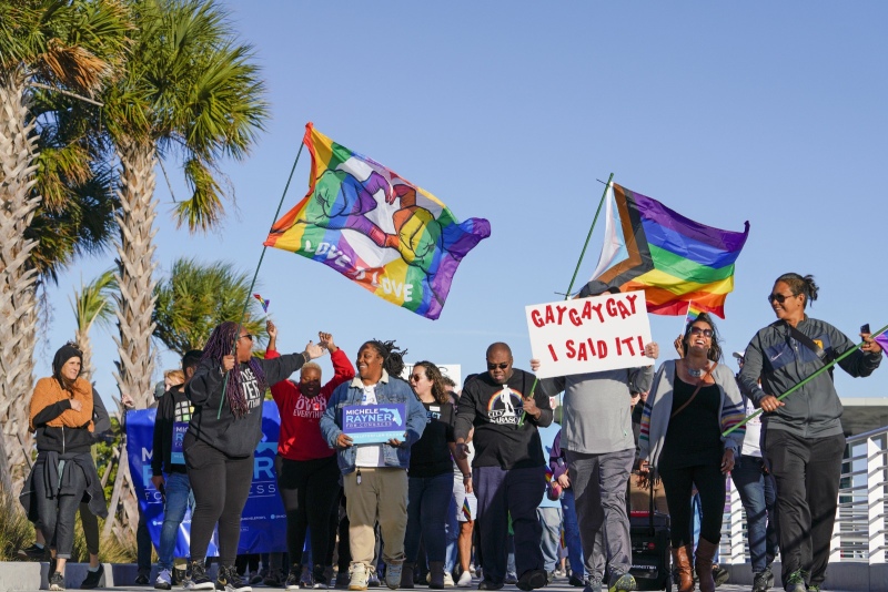 Más prohibiciones para las escuelas de Florida