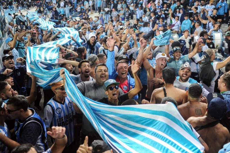 En la previa del duelo ante Huracán, detuvieron a 22 miembros de la barra disidente de Racing