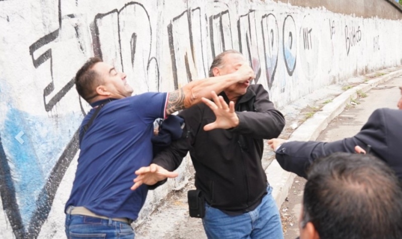 Golpearon a Sergio Berni en la protesta de los colectiveros: el video