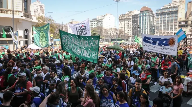 Protesta frente al Ministerio de Economía