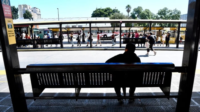 Levantaron el paro las líneas de colectivos que reclamaban la liberación de los choferes