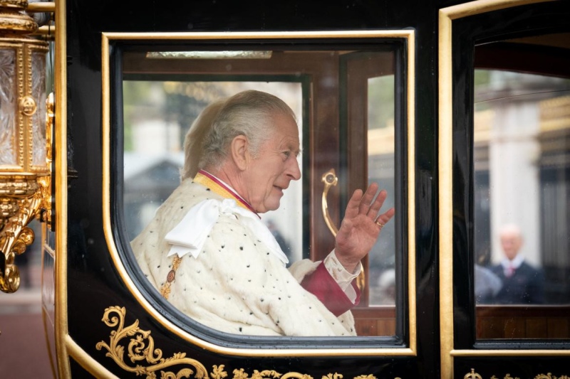 El rey Carlos III es coronado en la Abadia de Westminster