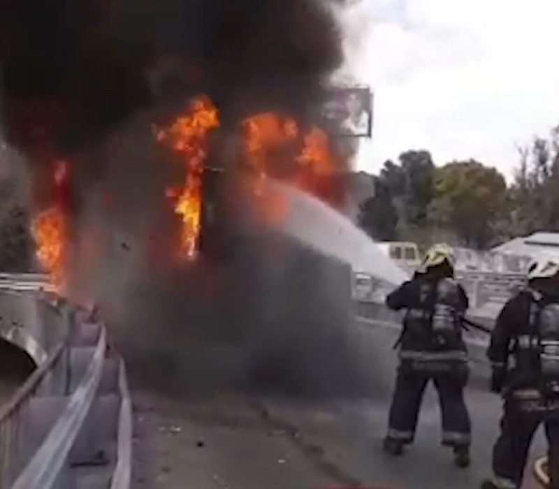 Se incendio un micro escolar en la General Paz