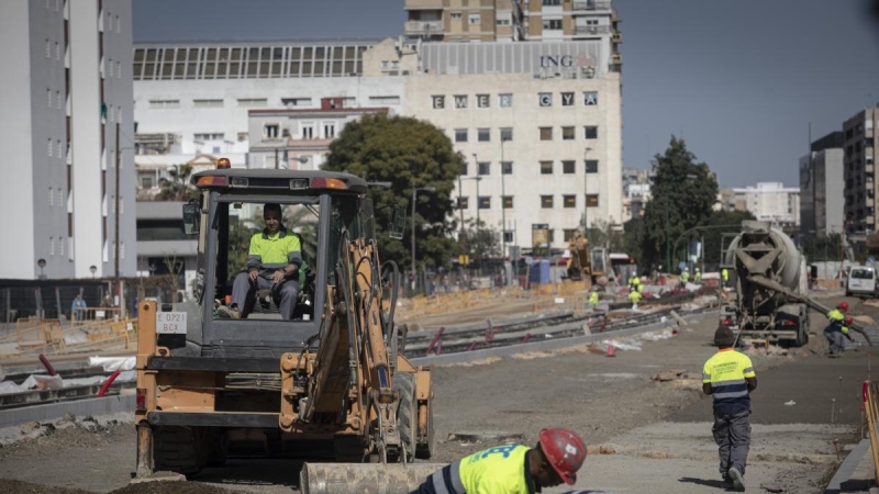 España busca inmigrantes para cubrir cientos de vacantes laborales