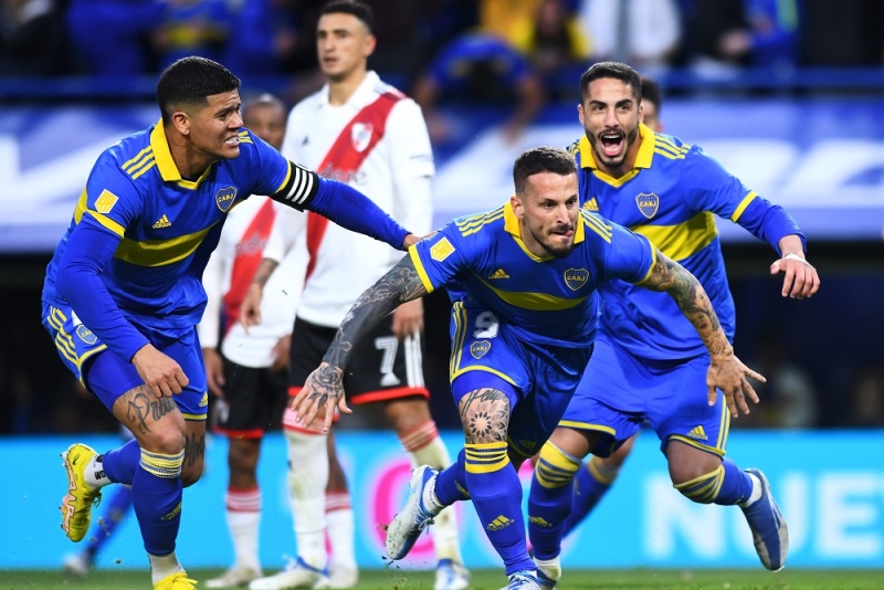 ¿Cómo formarían Boca y River el domingo?