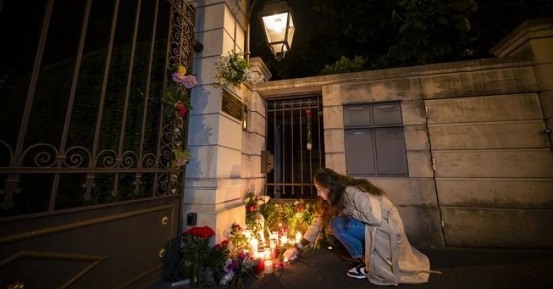 Los fans dejaron flores y velas frente a la casa de Tina Turner en Suiza