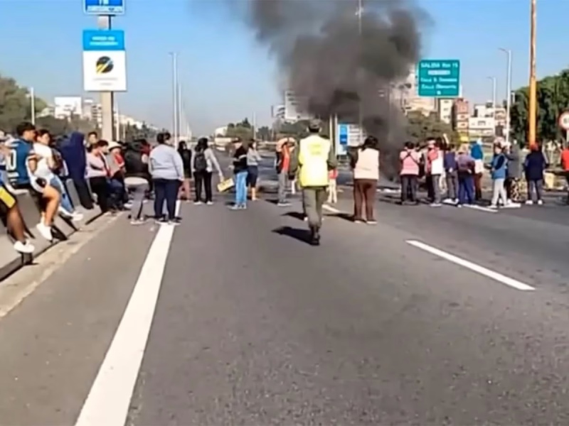 Corte total en la Riccheri por un presunto robo de la Policía