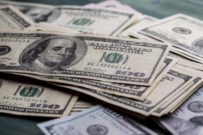 El dólar blue aumentó $7 y se vende a $476