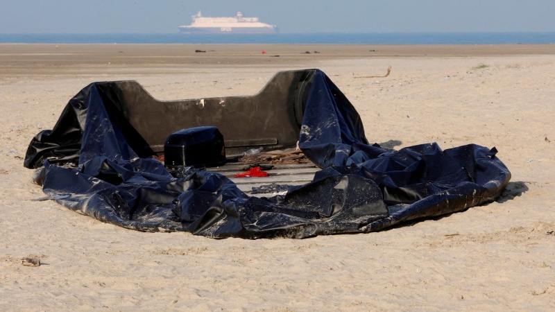 Fiscalía francesa imputa a cinco rescatistas por no ayudar a migrantes durante un naufragio fatal