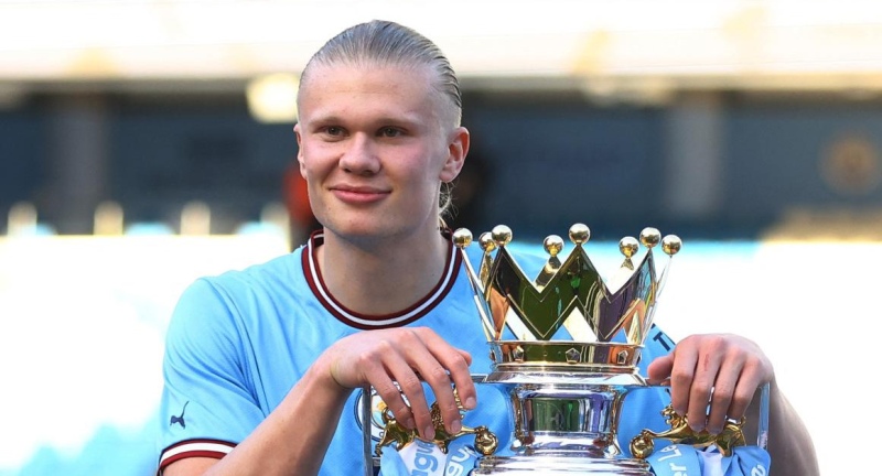 Erling Haaland, elegido como el mejor jugador joven y el mejor de la temporada en la Premier League