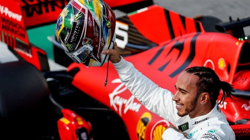 Ferrari quiere a Hamilton para el 2024 y le ofrecería un contrato multimillonario