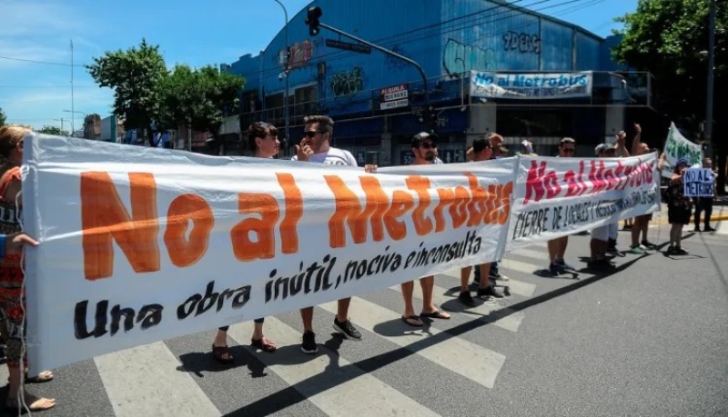 Vecinos contra el Metrobus Alberdi Directorio: convocan a una nueva protesta